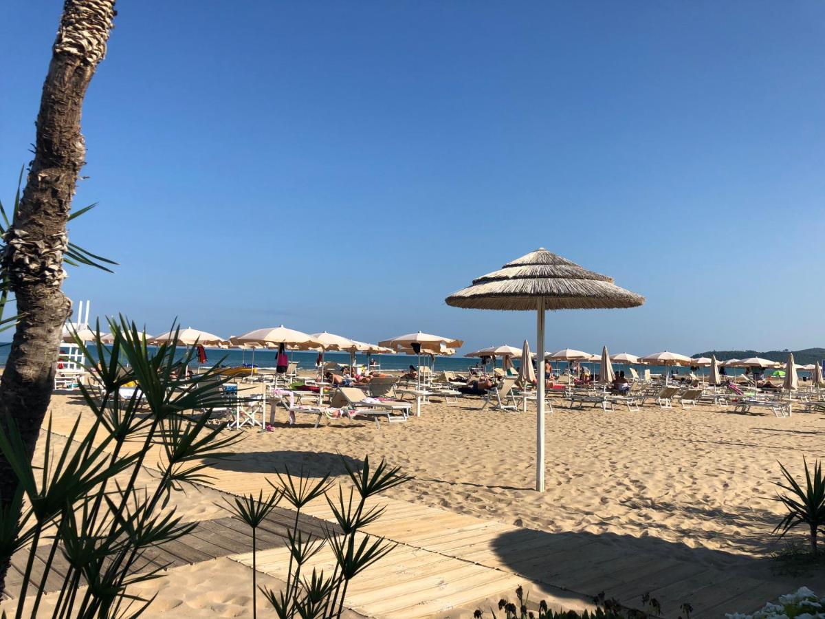 Residence La Conchiglia Vieste Bagian luar foto